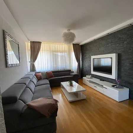 Nada Apartman Sucuraj