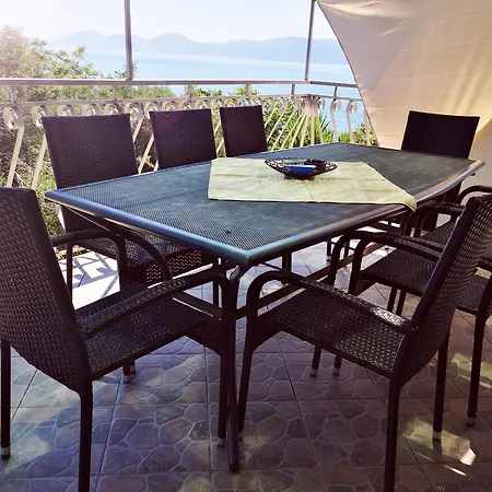 Nada Apartman Sucuraj