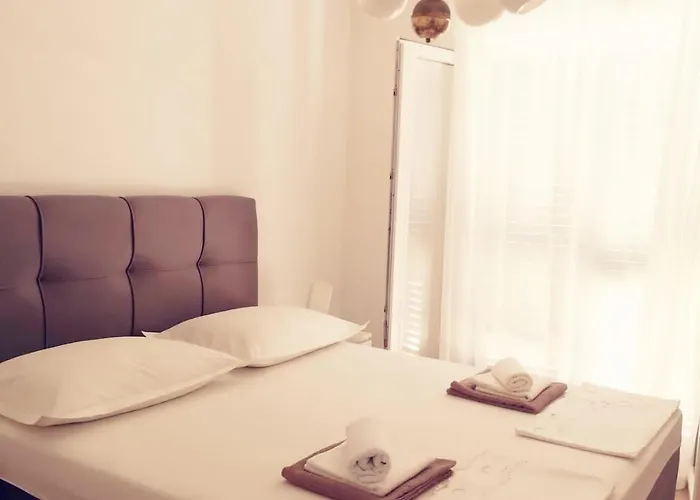 公寓 Nada Sućuraj