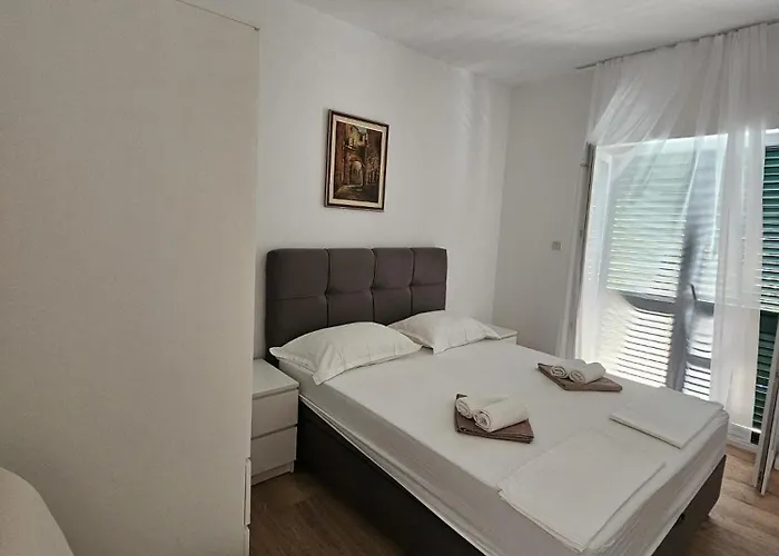 公寓 Nada Sućuraj