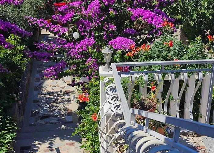 公寓 Nada Sućuraj