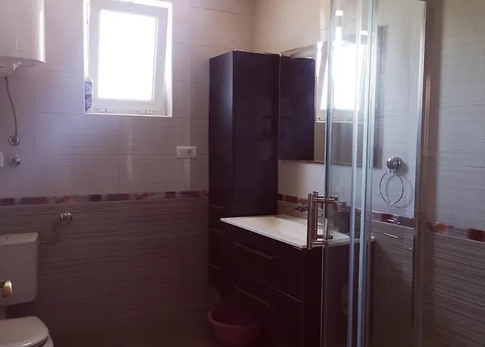 公寓 Nada Sućuraj