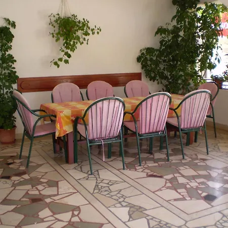 Nada Apartman Sućuraj