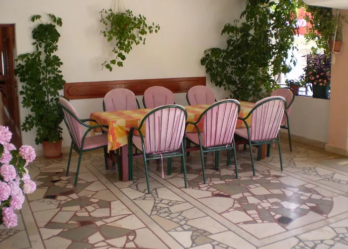 Nada Appartamento Sućuraj