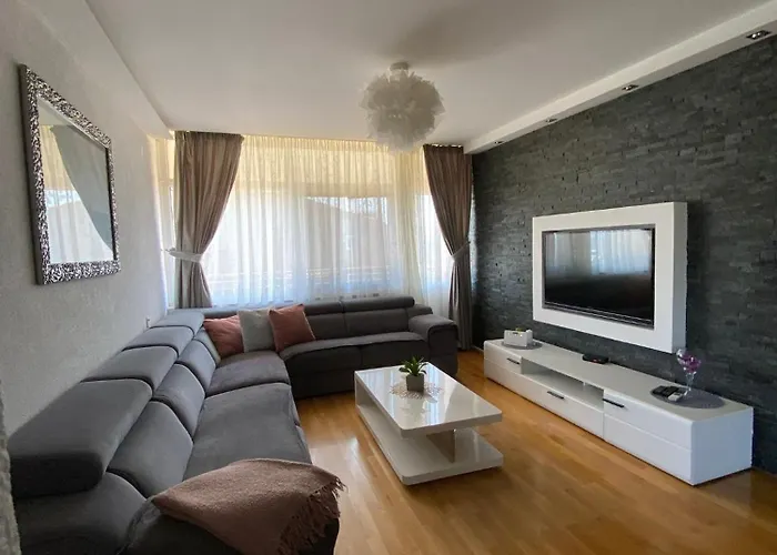 Nada Appartamento Sućuraj