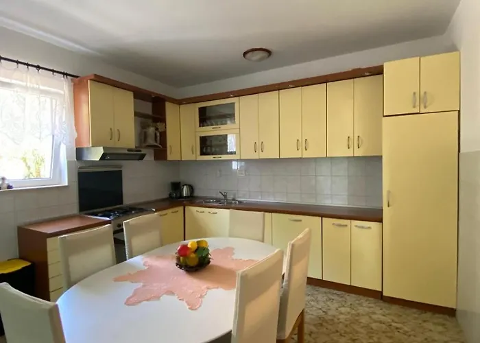 Nada Appartamento Sućuraj